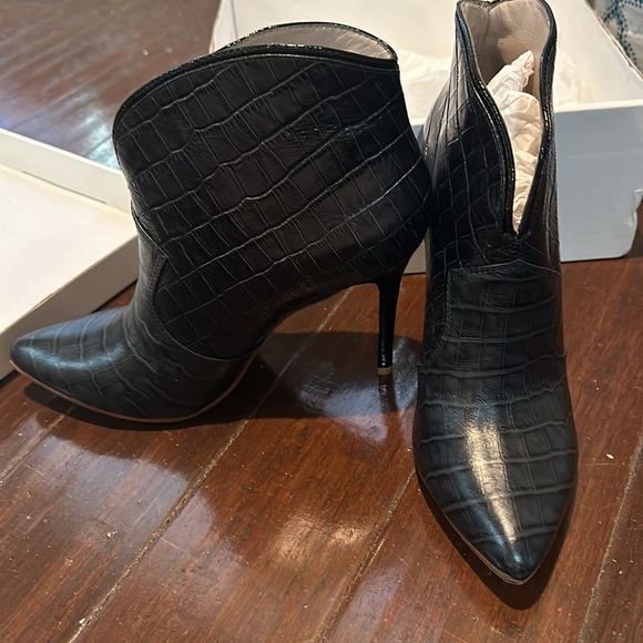 Black Mazzarri crocodile pointed toe bootie - size 8.5 - Picture 3 of 4